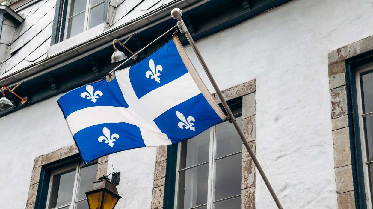 Un drapeau du Québec.
