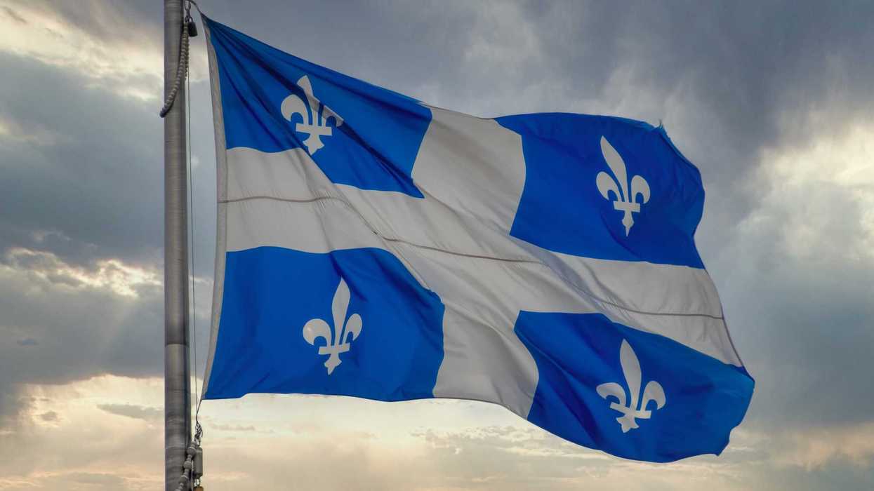 Un drapeau du Québec.