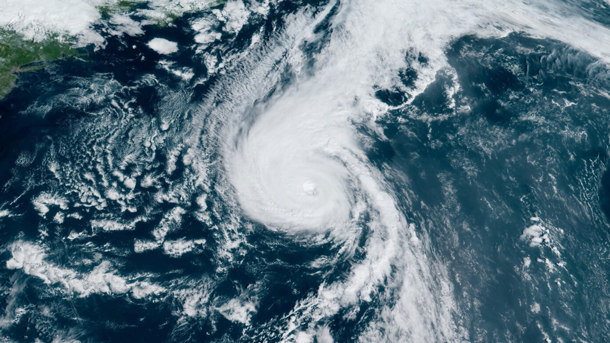 Un drone filme l'intérieur de l'ouragan Sam qui se trouve actuellement au large du Canada