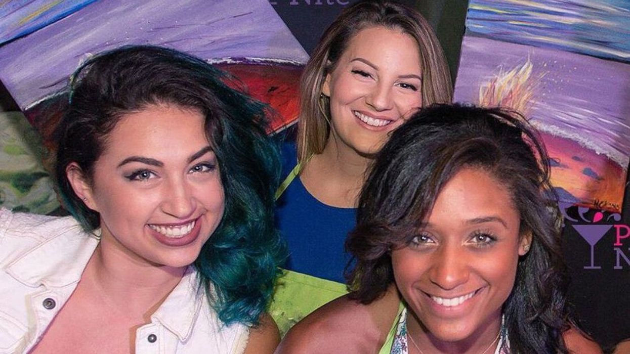 Un groupe lors d'une activité de peinture à Montréal.