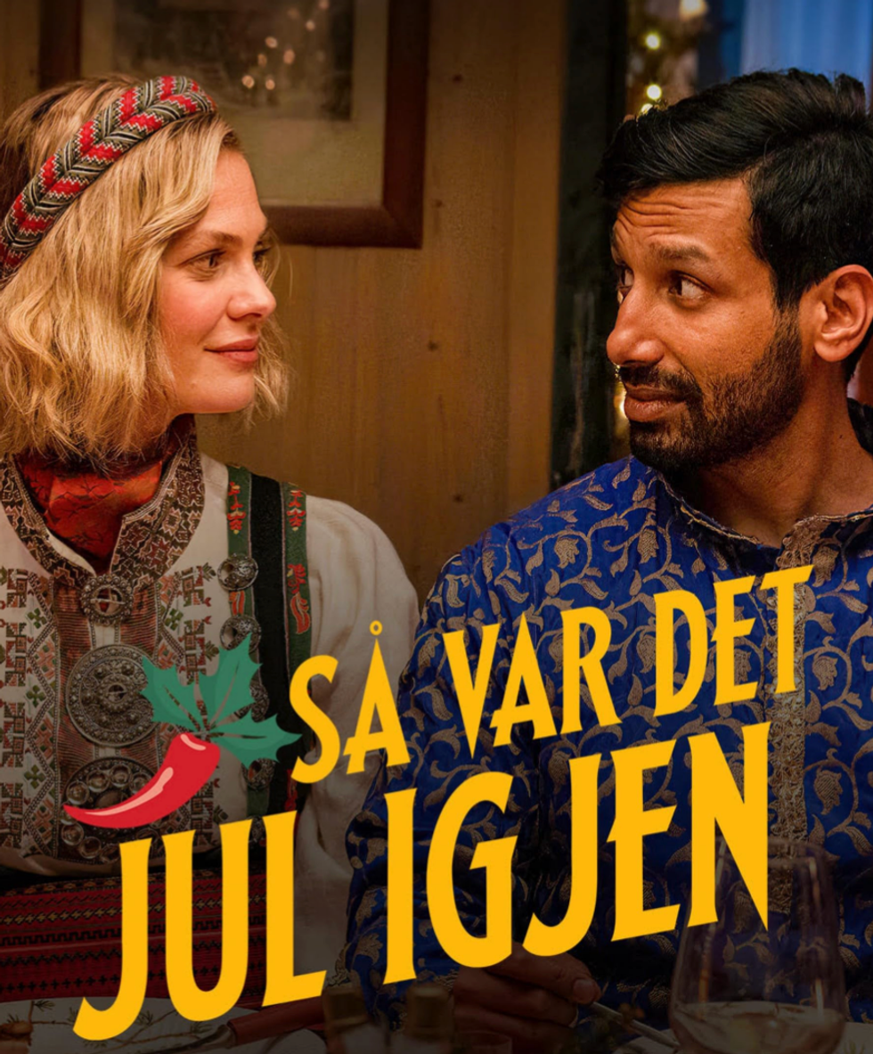 Un homme et une femme se regardant dans les yeux \u00e0 table.