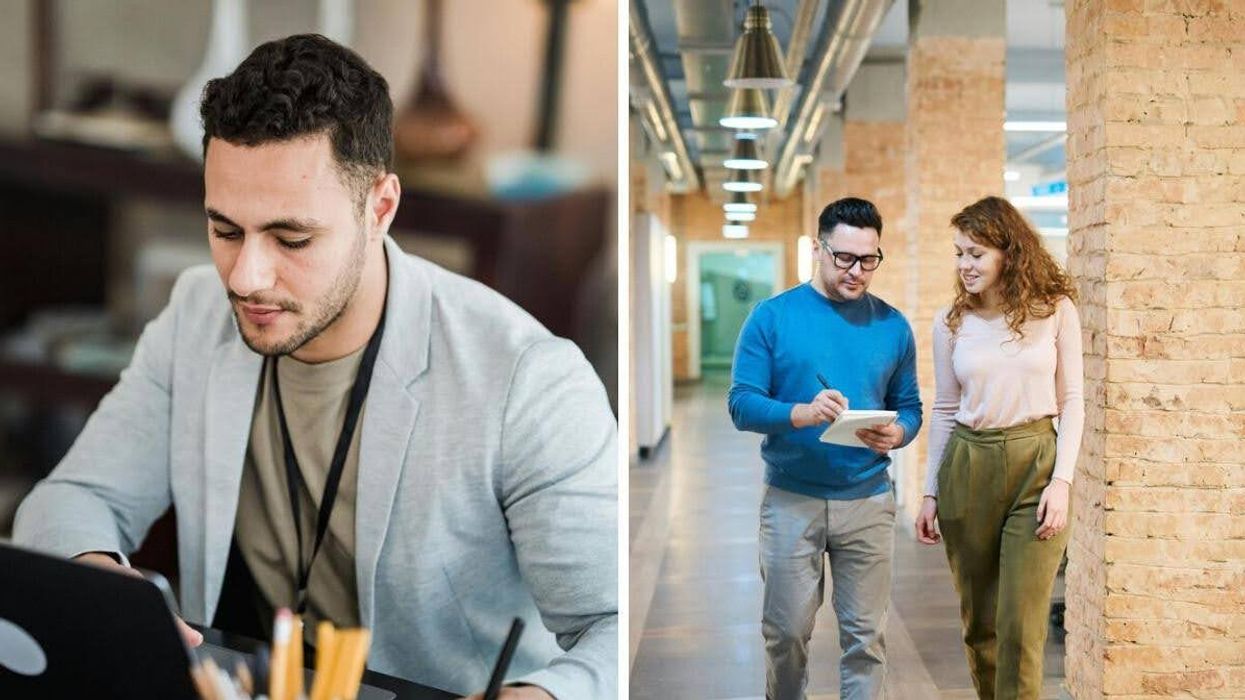 Un jeune homme en blazer gris travaillant sur un ordinateur portable. À droite : deux collègues discutant dans le couloir d'un bureau.
