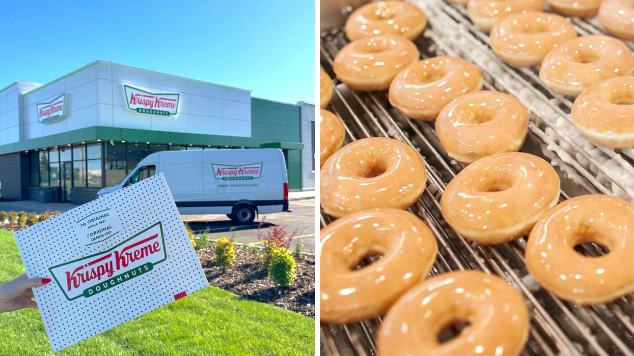 Un main tenant un boîte de beigne devant un camion et une succrusalle Krispy Kreme. Droite : Les beignes originaux Krispy Kreme.