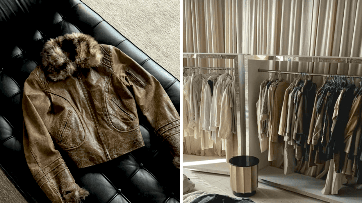 Un manteau en cuir brun sur un divan noir. Droite : Des vêtements.