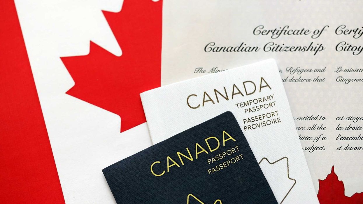 Un passeport canadien.