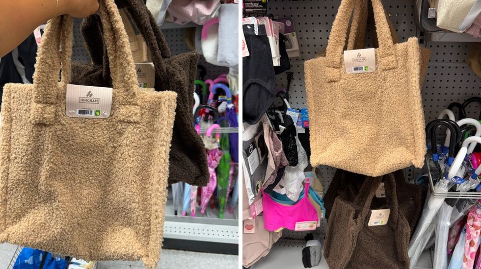 Un sac \u00e0 main beige et un sac \u00e0 main brun en faux mouton dans une rang\u00e9e chez Dollarama.