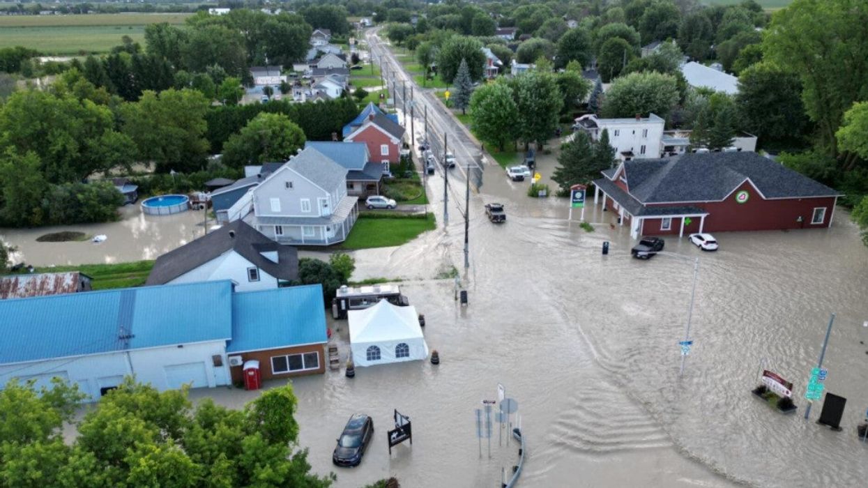 Un secteur résidentiel inondé à Yamachiche, vu de haut.