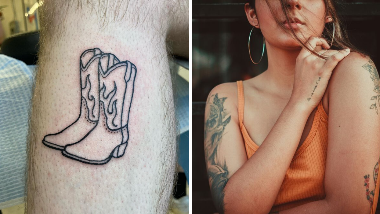 Un tatouage de bottes de cowboy. Droite : Une personne tatouée.
