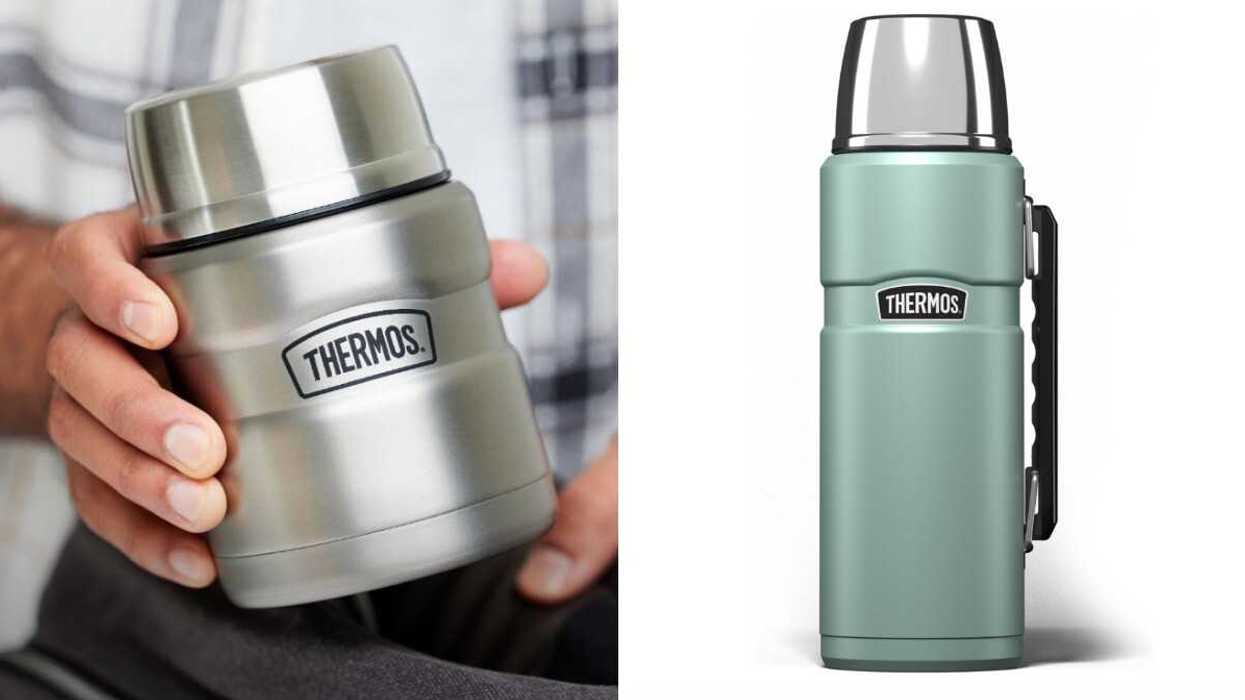 Un Thermos dans une main. Droite : Un Thermos vert.