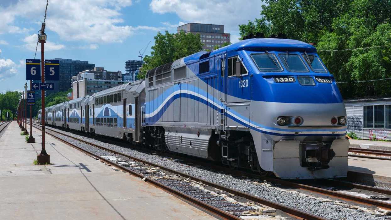 Un train de banlieue.