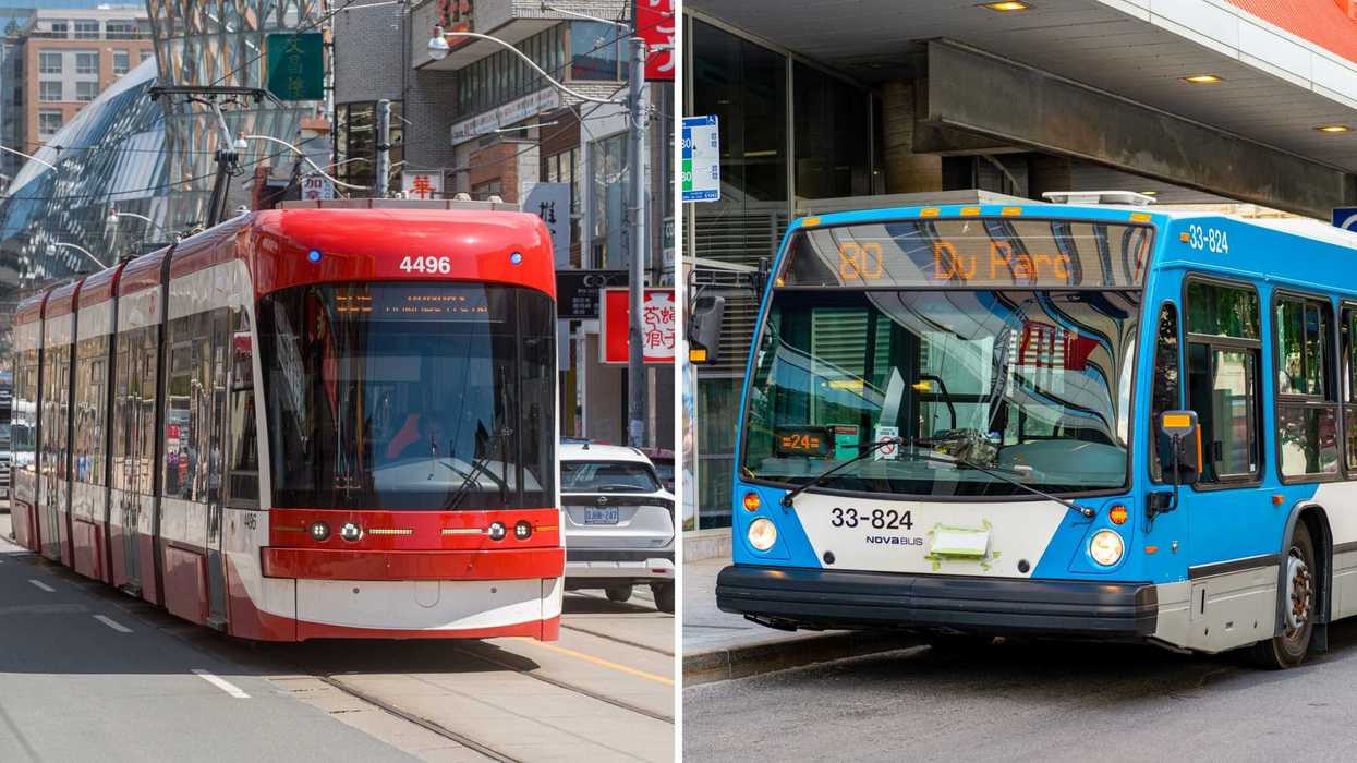 Un tramway. Droite : un bus.