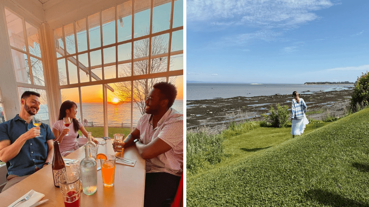 Un trio de personnes dans un restaurant au bord de l'eau. Droite : Une personne au bord de l'eau.