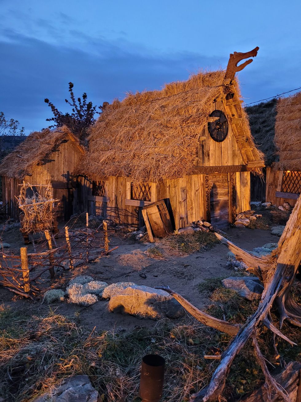 Un village viking con\u00e7u pour l'Halloween.