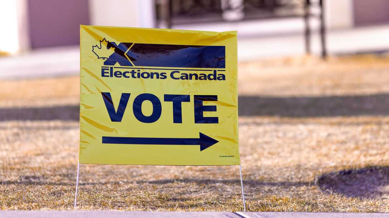 Une affiche d'Élections Canada.