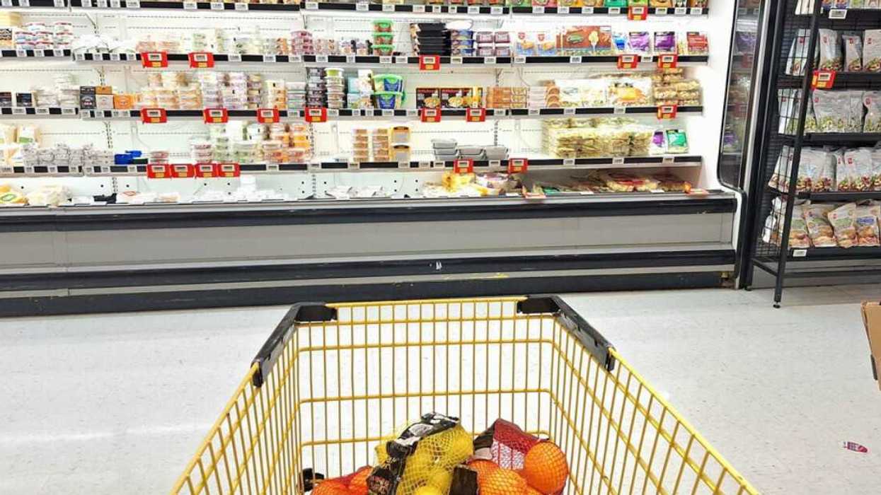 Une allée d'épicerie au Canada.