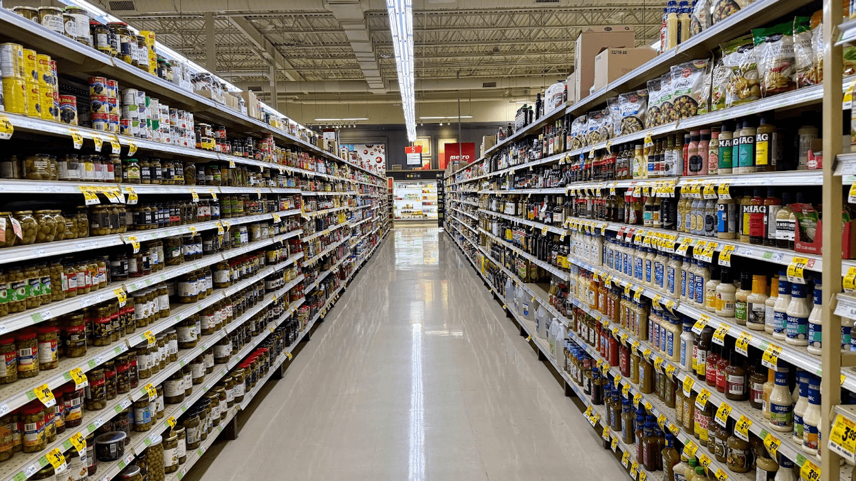 Une allée d'épicerie au Québec.