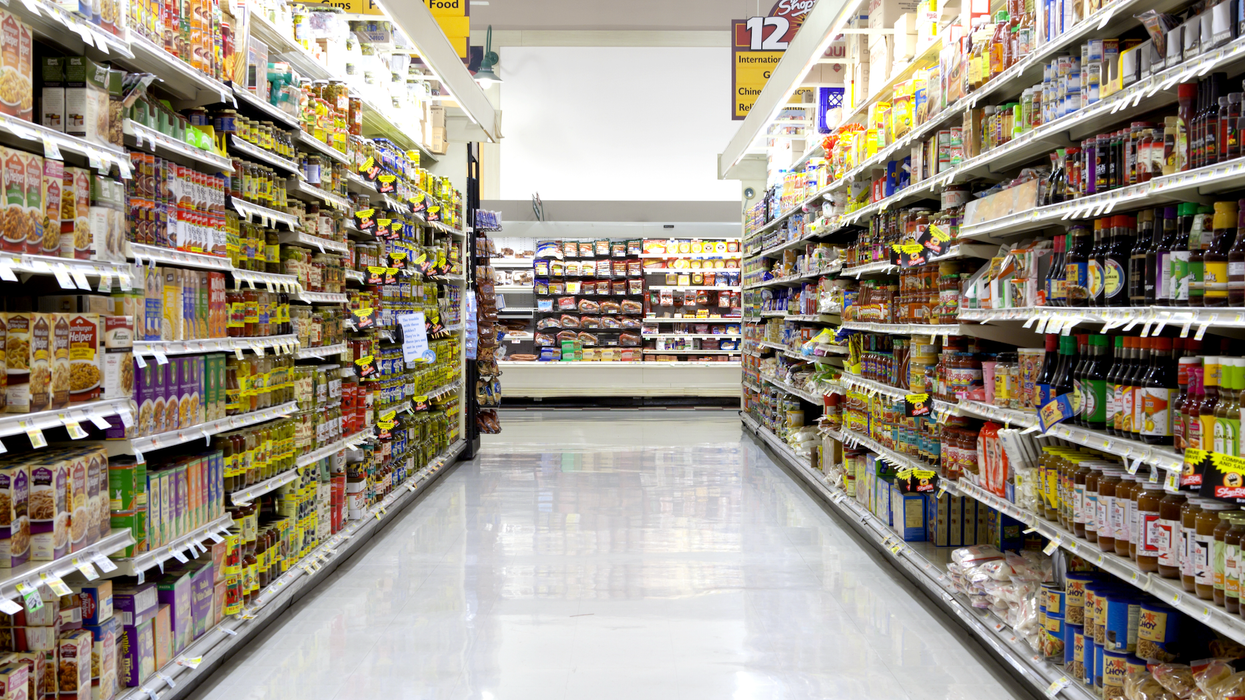 Une allée d'épicerie.