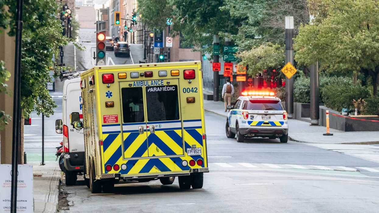 Une ambulance dans les rues de Montréal.
