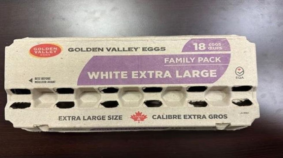 Une bo\u00eete d'oeufs de la marque Golden Valley Eggs.