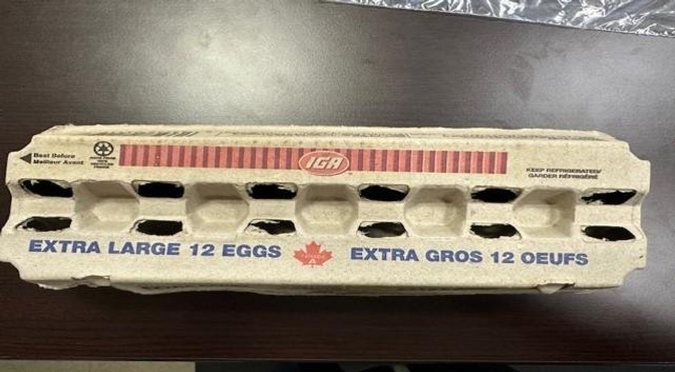 Une bo\u00eete d'oeufs de la marque IGA.