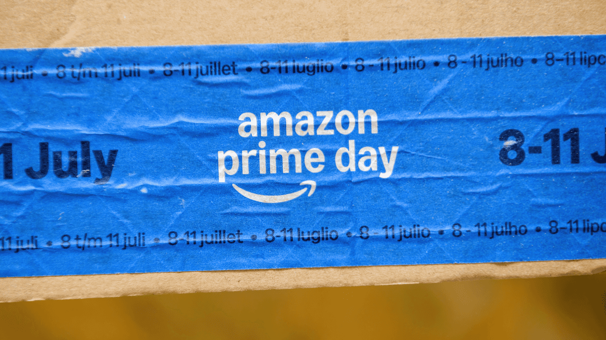 Une boite du Prime Day D'Amazon.