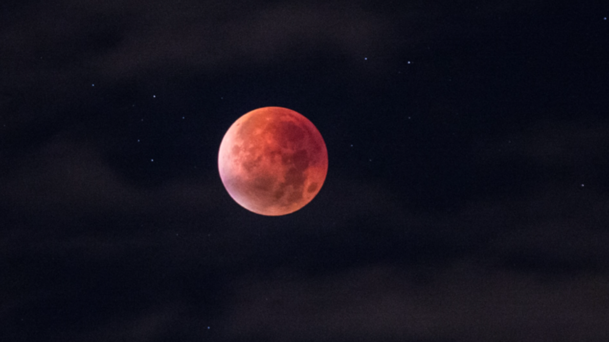 Une éclipse lunaire totale.