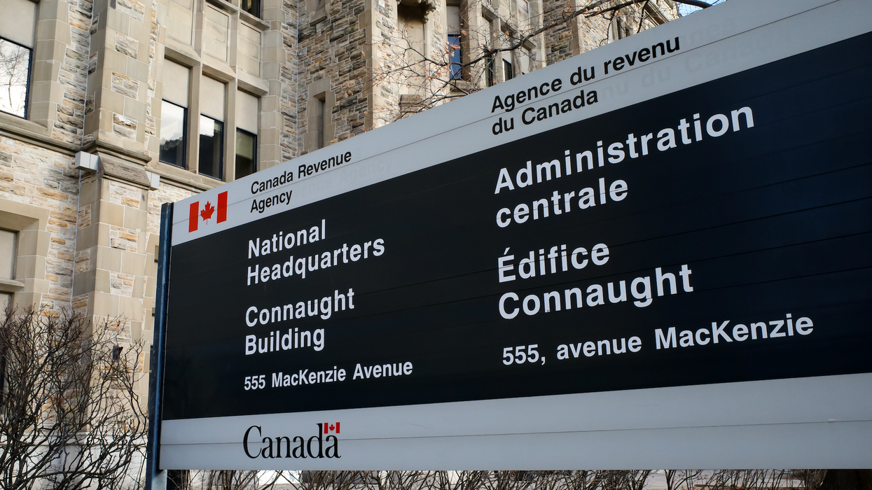 Une enseigne de l'Agence du revenu du Canada.