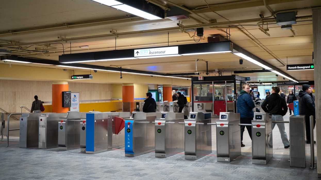 Une entrée de métro à Montréal.