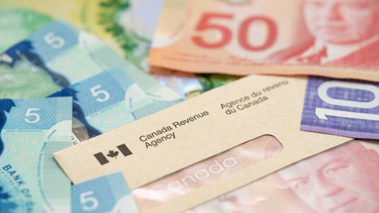 Une enveloppe de l'Agence du revenu du Canada et de l'argent canadien.
