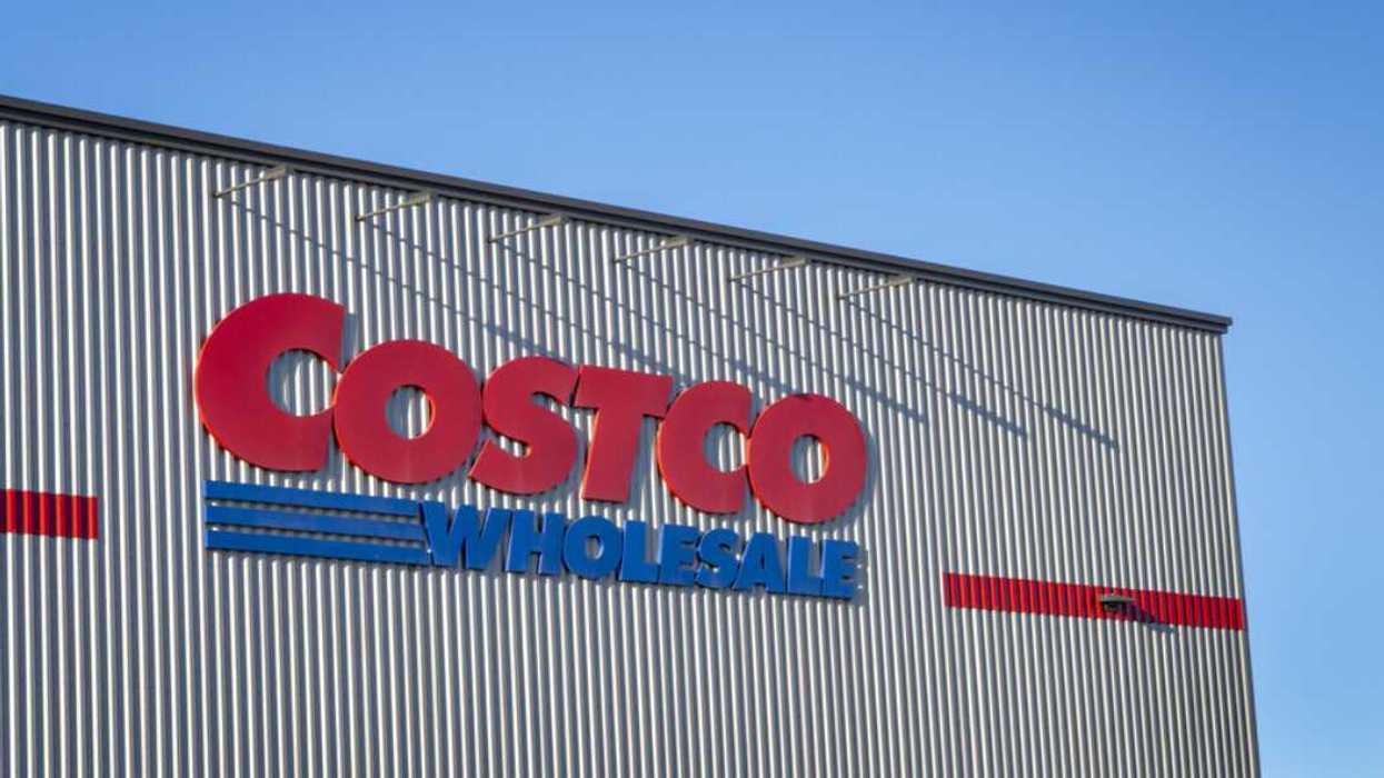 Une façade d'un entrepôt Costco.