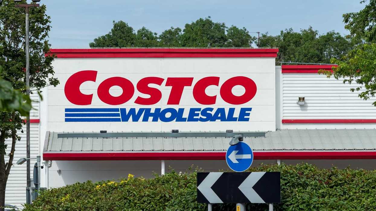Une façade d'un entrepôt Costco.