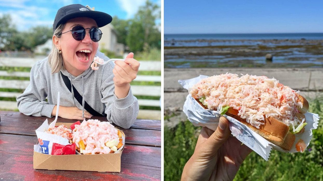 Une femme mange la poutine aux crevettes de la Cantine Ste-Flavie. Droite : La guédille au homard de la Cantine Ste-Flavie.