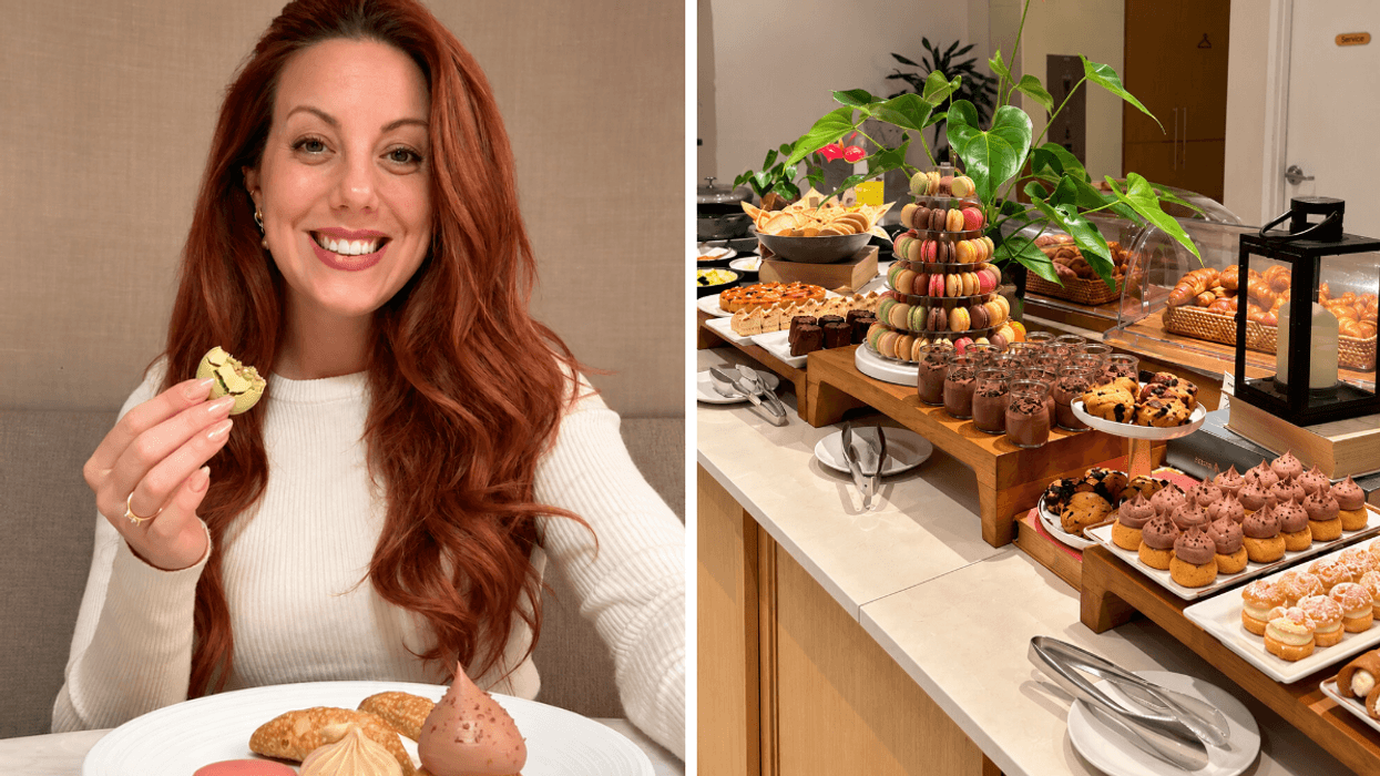 Une femme souriante tenant un macaron devant une assiette de pâtisseries. Droite : un buffet de viennoiseries et de desserts.