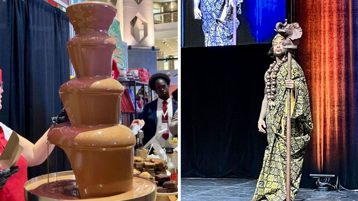 Une fontaine de chocolat. Droite : Un homme avec une tunique et des accessoires en chocolat.