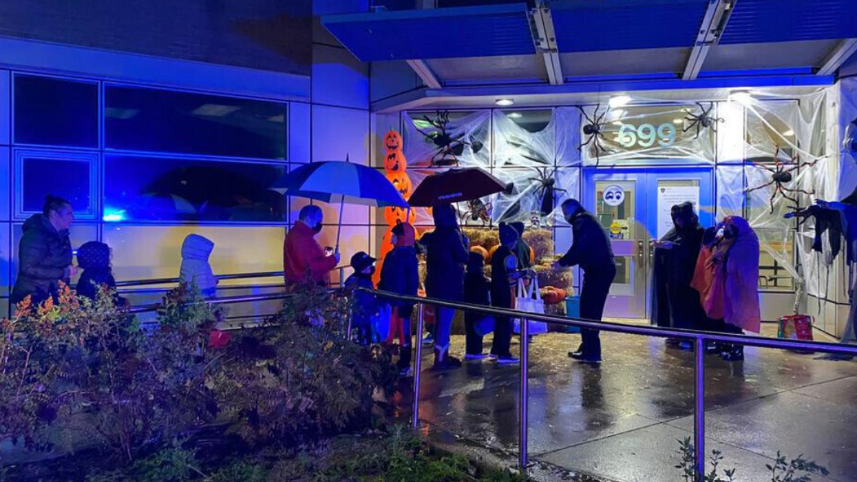 Une lame a été retrouvée dans un bonbon d'Halloween à Longueuil et la police met en garde