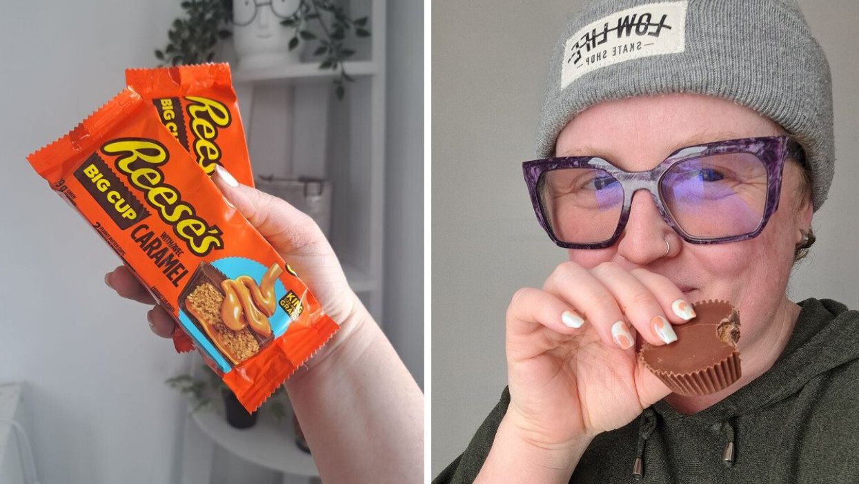 Une main qui tient deux Reese's Big Cup avec Caramel. Droite : Louie Murray qui mange un Reese's Big Cup avec Caramel.