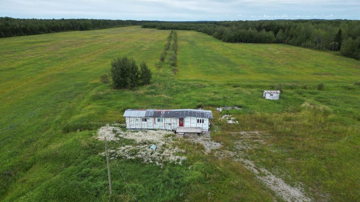 Une maison en pleine campagne.