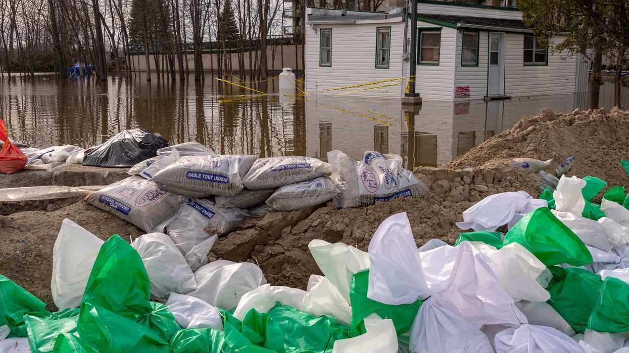 Une maison sou l'eau.