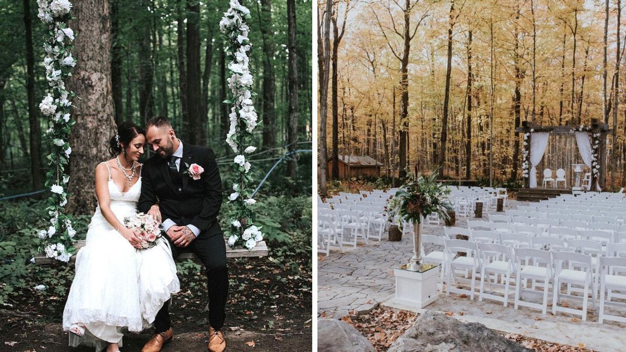 Une mariée et un homme marié assis sur une balançoire en forêt. Droite : Lieu de mariage en forêt.