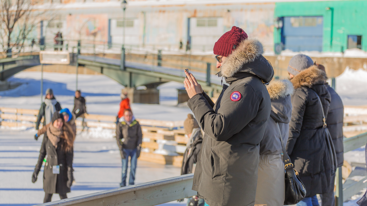 Une personne à Montréal, en hiver.