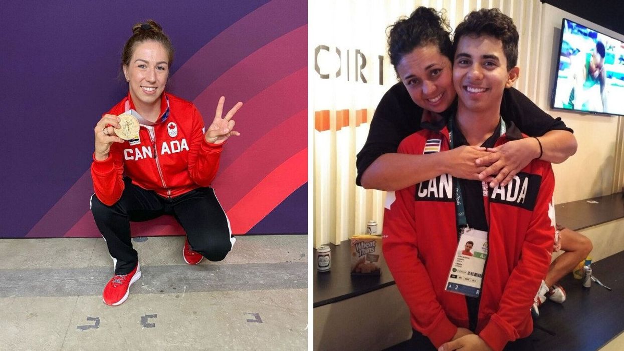 Une personne accroupie présente une médaille avec sa main et fait un signe de paix. Droite : un athlète du Canada est enlacée par une personne derrière lui.