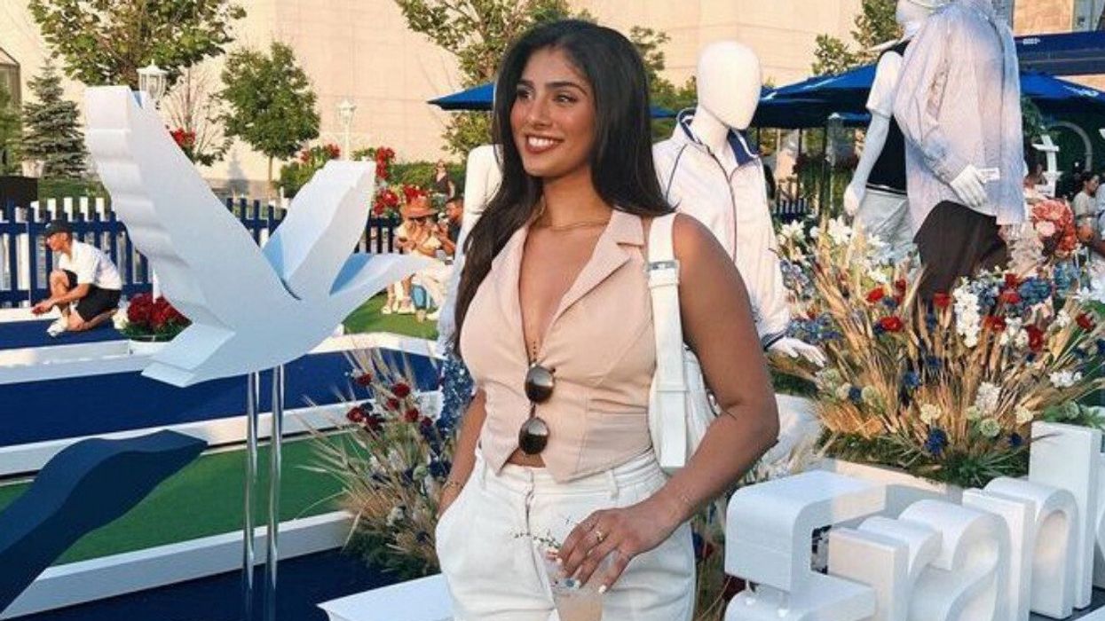 Une personne au Lawn Club de Grey Goose.