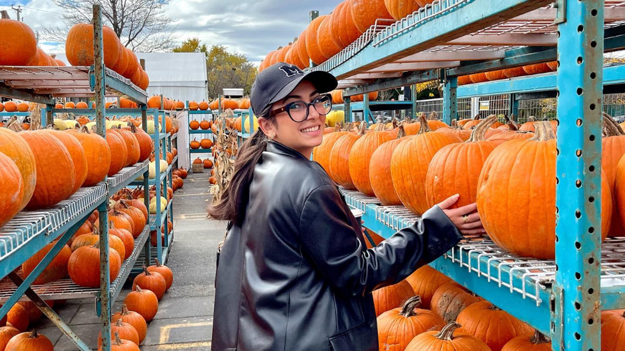 Une personne au Marché Atwater.