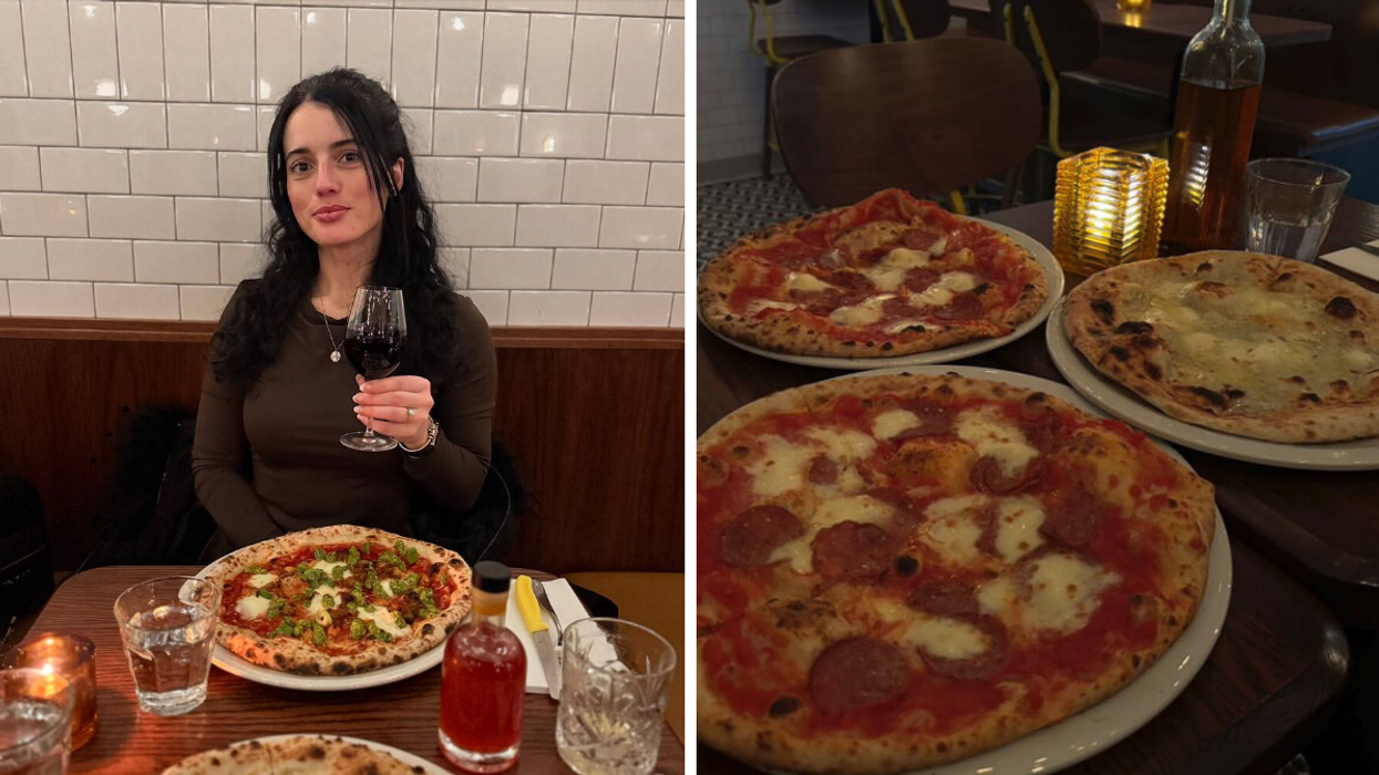 Une personne au Pizza NO.900. Droite : Les pizzas du NO.900.