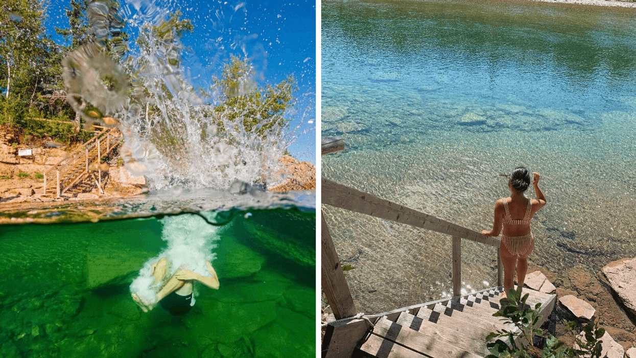 Une personne ayant sauté sans une rivière émeraude. Droite : Une personne dans des escaliers menant à la rivière Bonaventure.