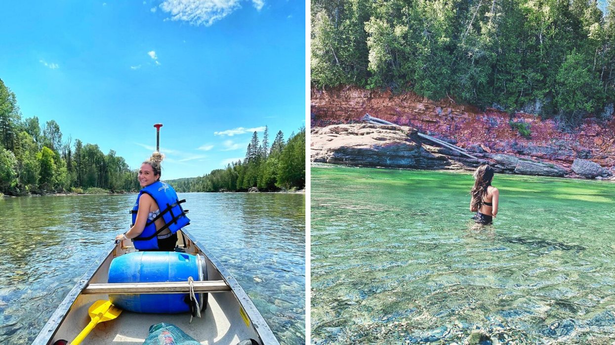 Une personne dans un canot sur la Rivière Bonaventure en Gaspésie. Droite : Une personne dans l'eau turquoise verte de la Rivière Bonaventure en Gaspésie.