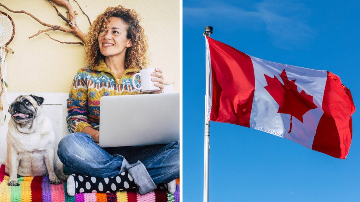 Une personne est assise en indien sur un tapis multicolore avec son ordinateur portable sur ses genoux et un chien à ses côtés. Droite: le drapeau du Canada en berne.