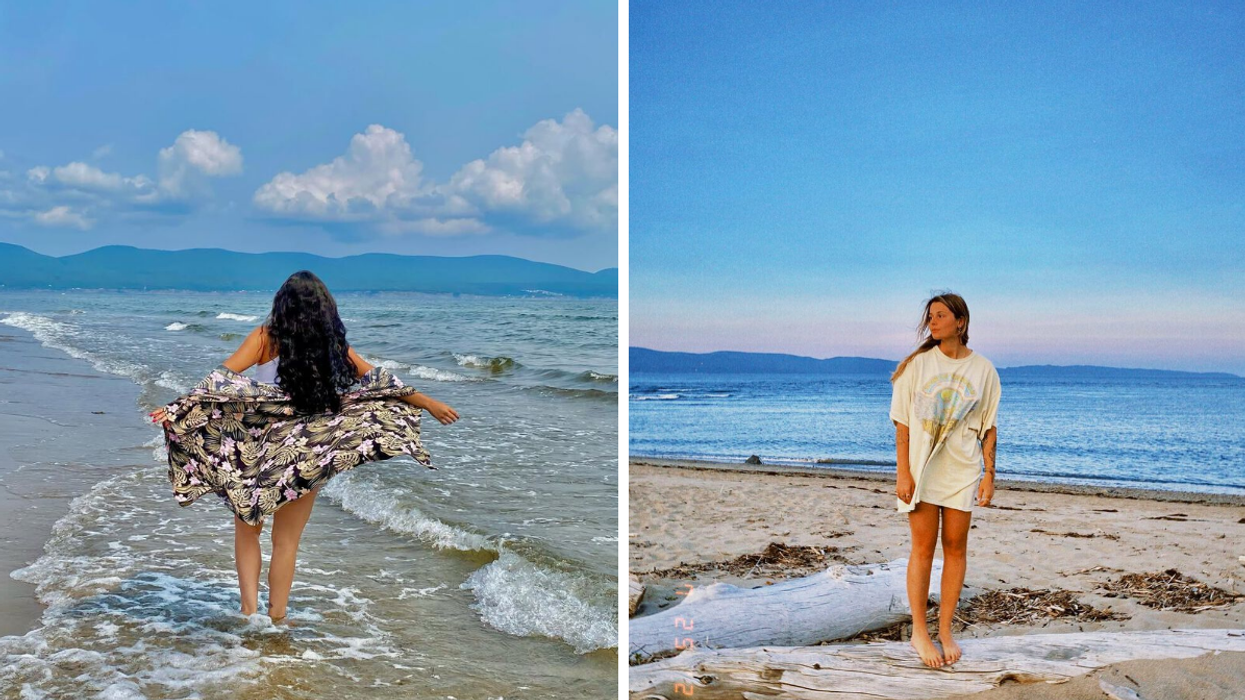 Une personne les pieds dans l'eau à une plage de Gaspésie. Droite : Une personne debout sur un tronc d'arbre sur une plage.