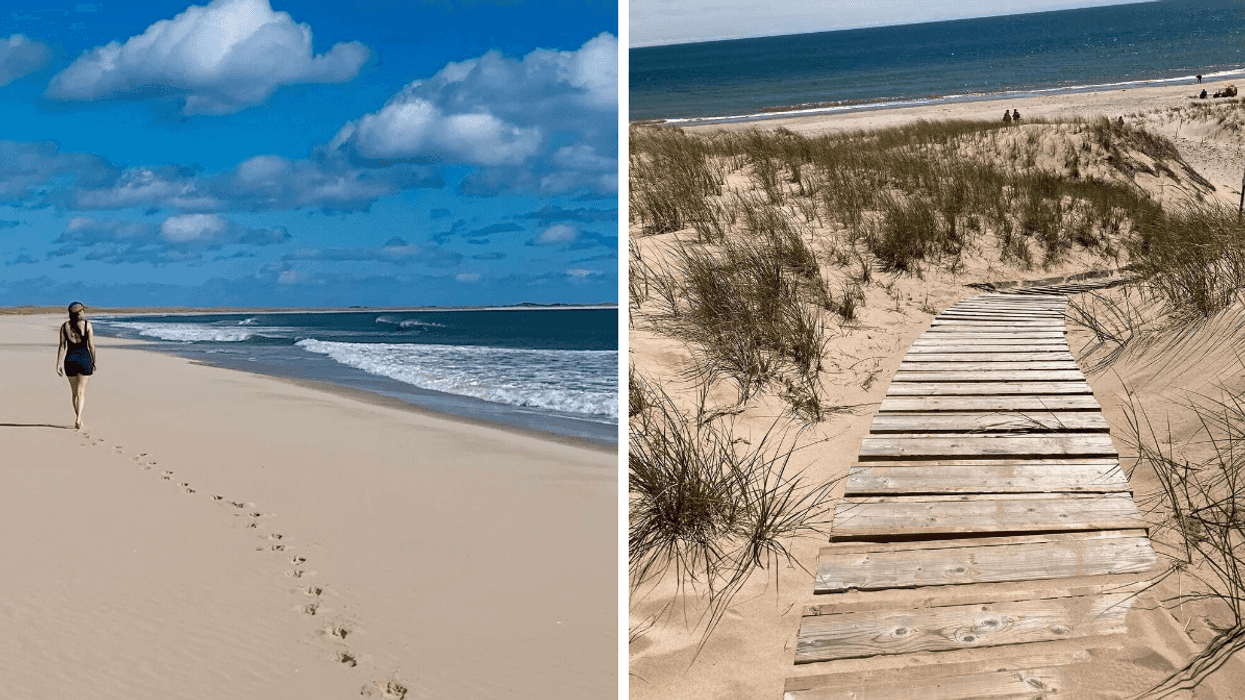 Une personne marchant sur la plage en laissant des traces de pas. Droite : Une place au Québec.