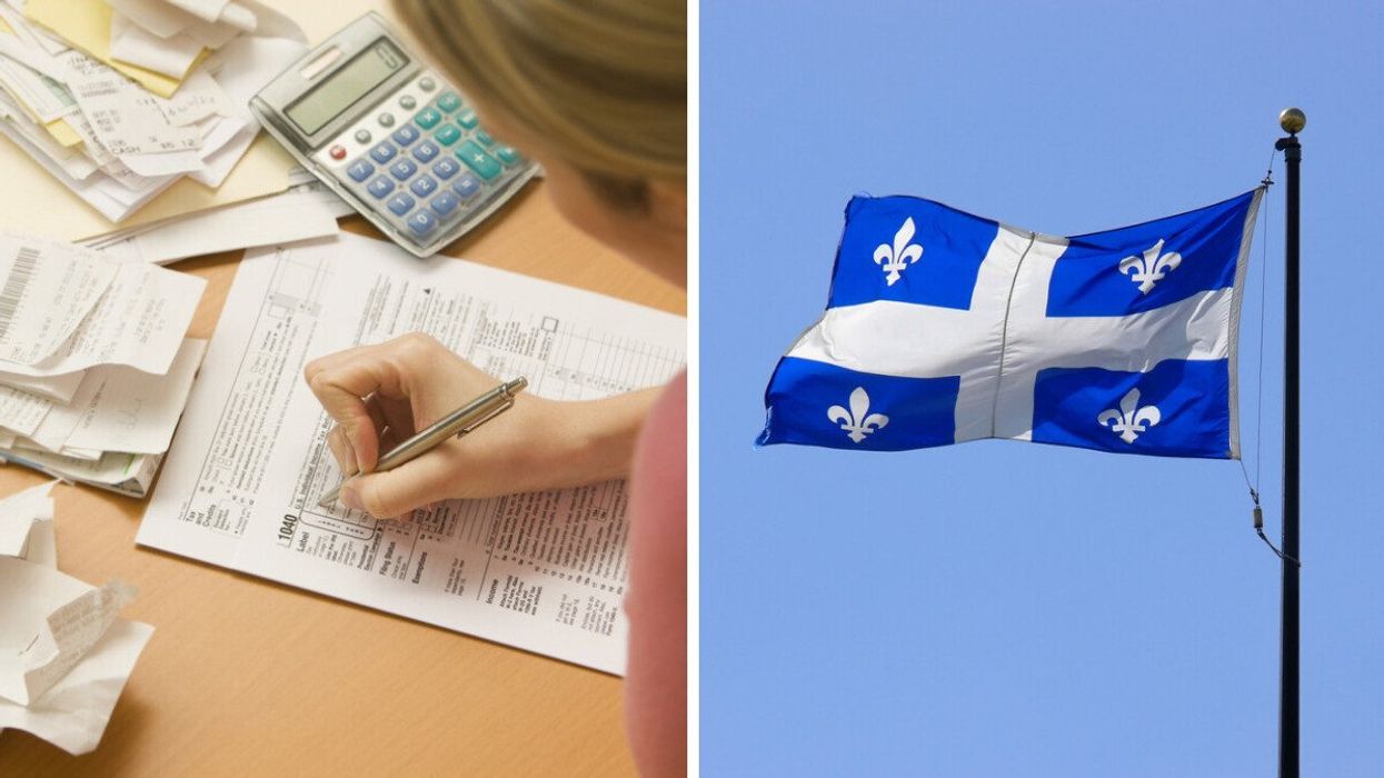 Une personne remplit un formulaire papier avec des piles de factures autour. Droite: le drapeau du Québec.